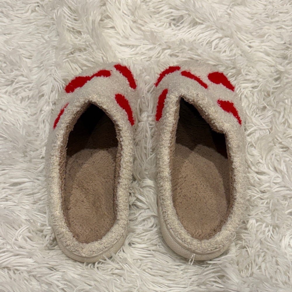 Cozy Slippers with Red Heart Pattern - Picture 2 of 3